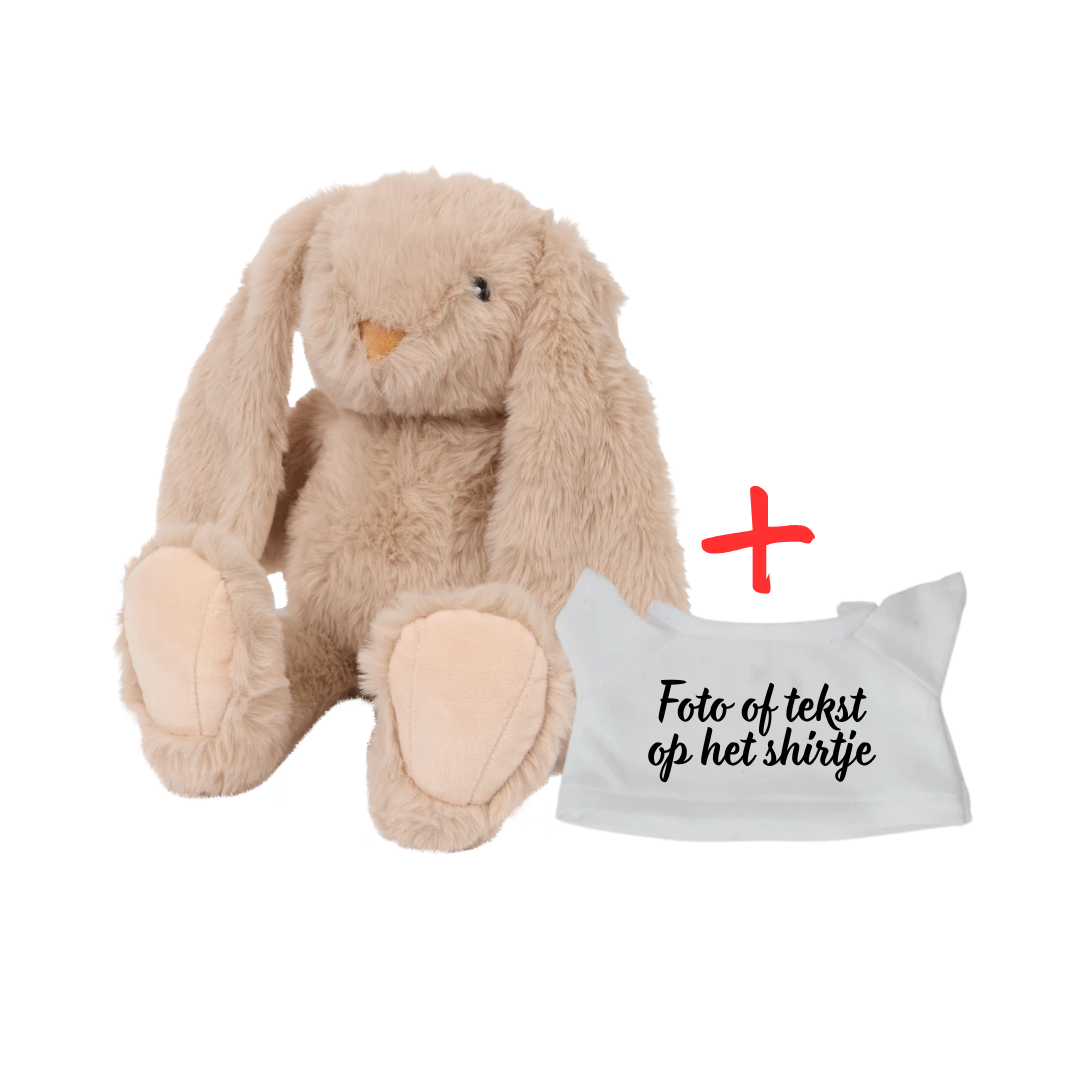 Knuffelkonijn met gepersonaliseerd wit shirtje