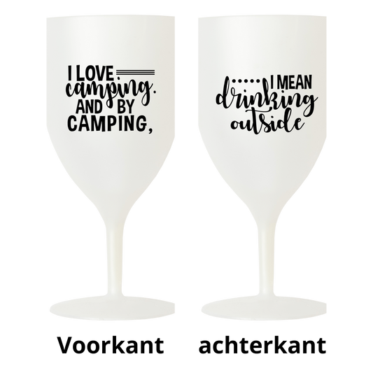 “Lichtgewicht en onbreekbaar wit wijnglas met leuke spreuk "I love camping and by campi8ng I mean drinking outside – Handmade by J”