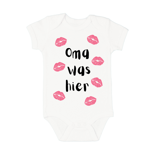 “Wit babyrompertje met tekst ‘Oma was hier’ – grappig kraamcadeau” oma