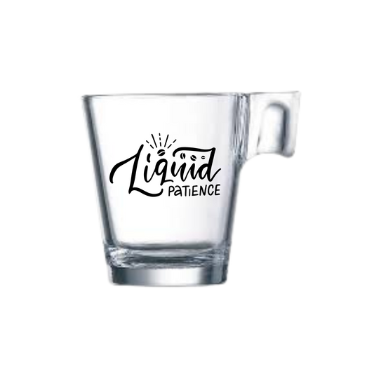 “koffieglas met grappige tekst ‘Liquid patience’ – Handmade by J”