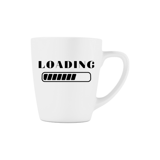“Witte koffiemok met grappige tekst ‘Loading’ – Handmade by J”