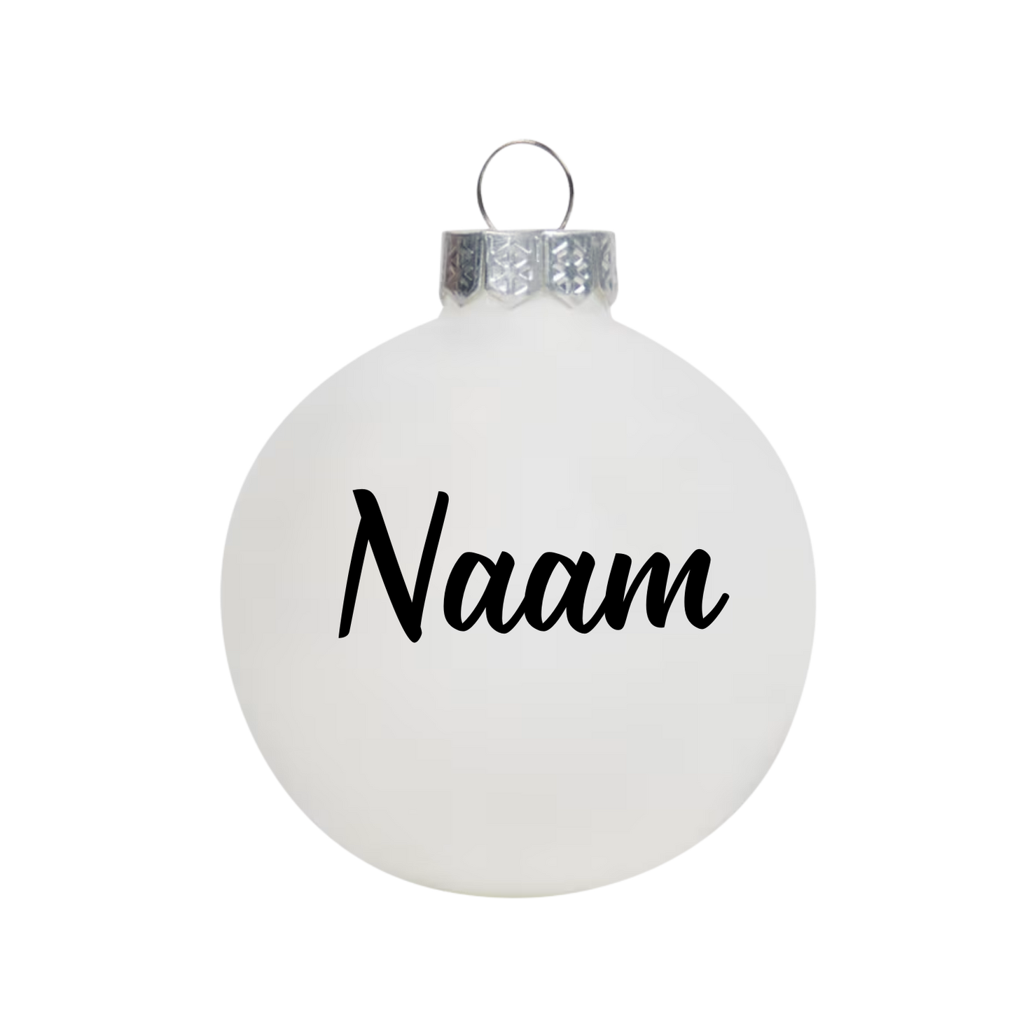 Witte kerstbal met je naam in zwarte letters  als gepersonaliseerd kerstcadeau