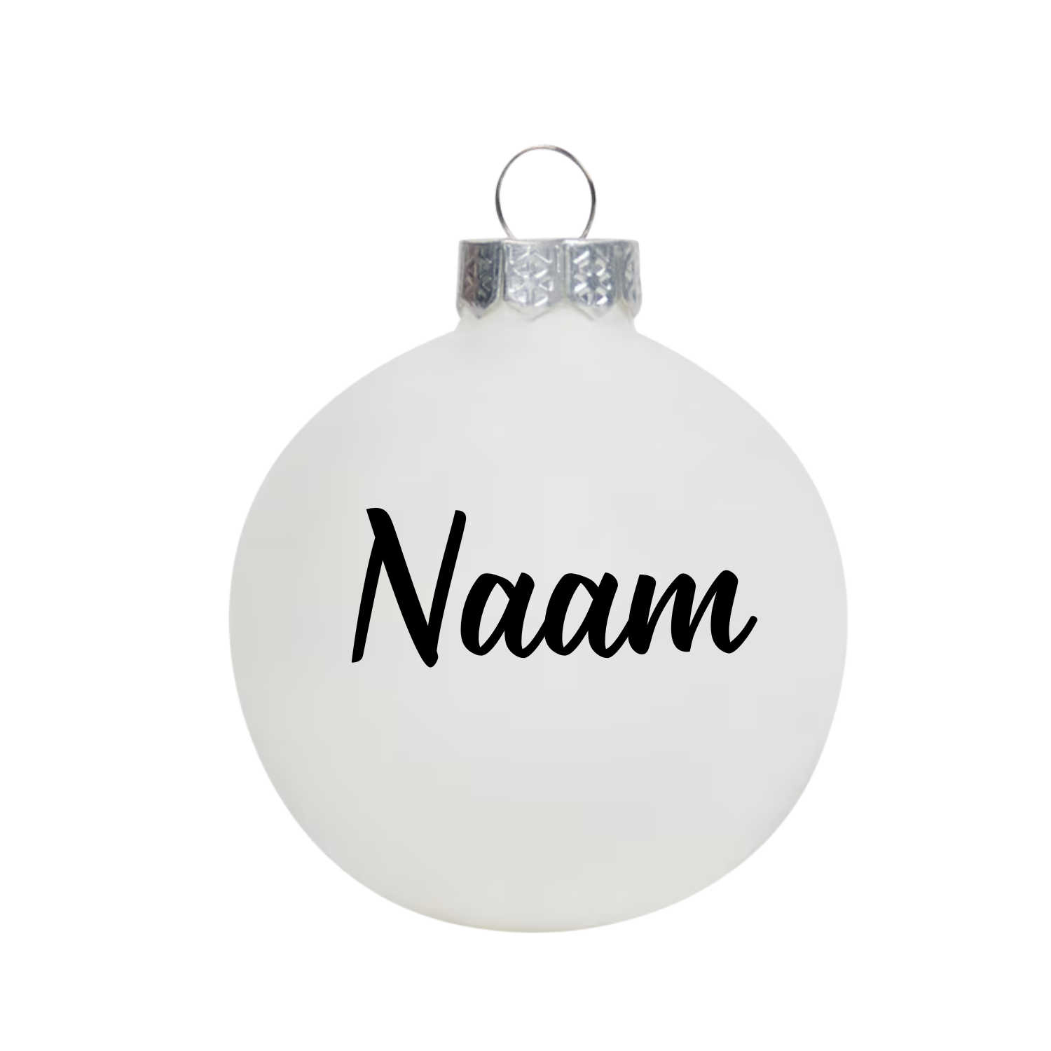 Witte kerstbal met je naam in zwarte letters  als gepersonaliseerd kerstcadeau