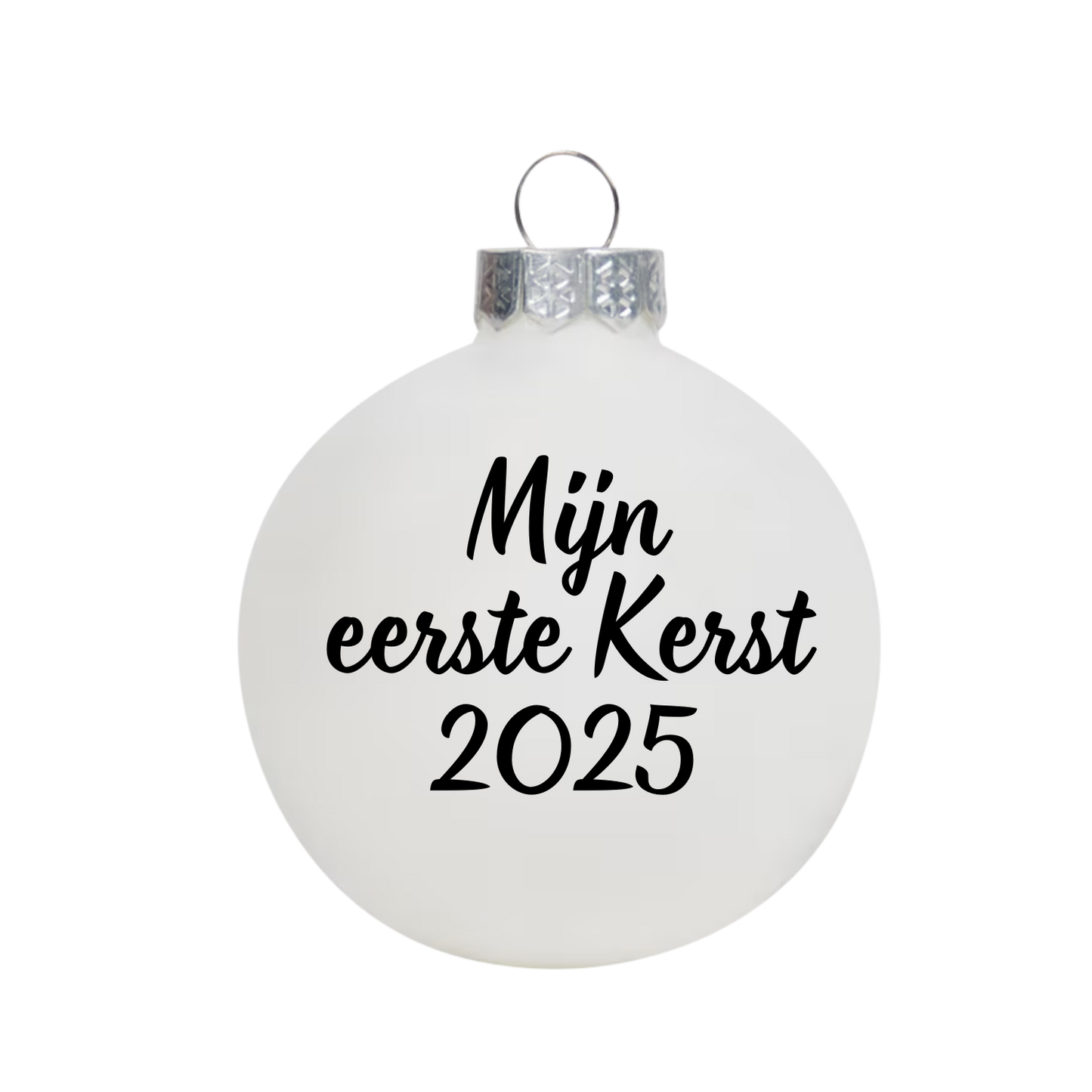 Witte kerstbal met zwarte tekst Mijn eerste Kerst 2025 als gepersonaliseerd kerstcadeau