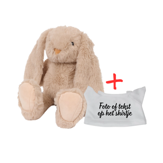 Knuffelkonijn met gepersonaliseerd wit shirtje