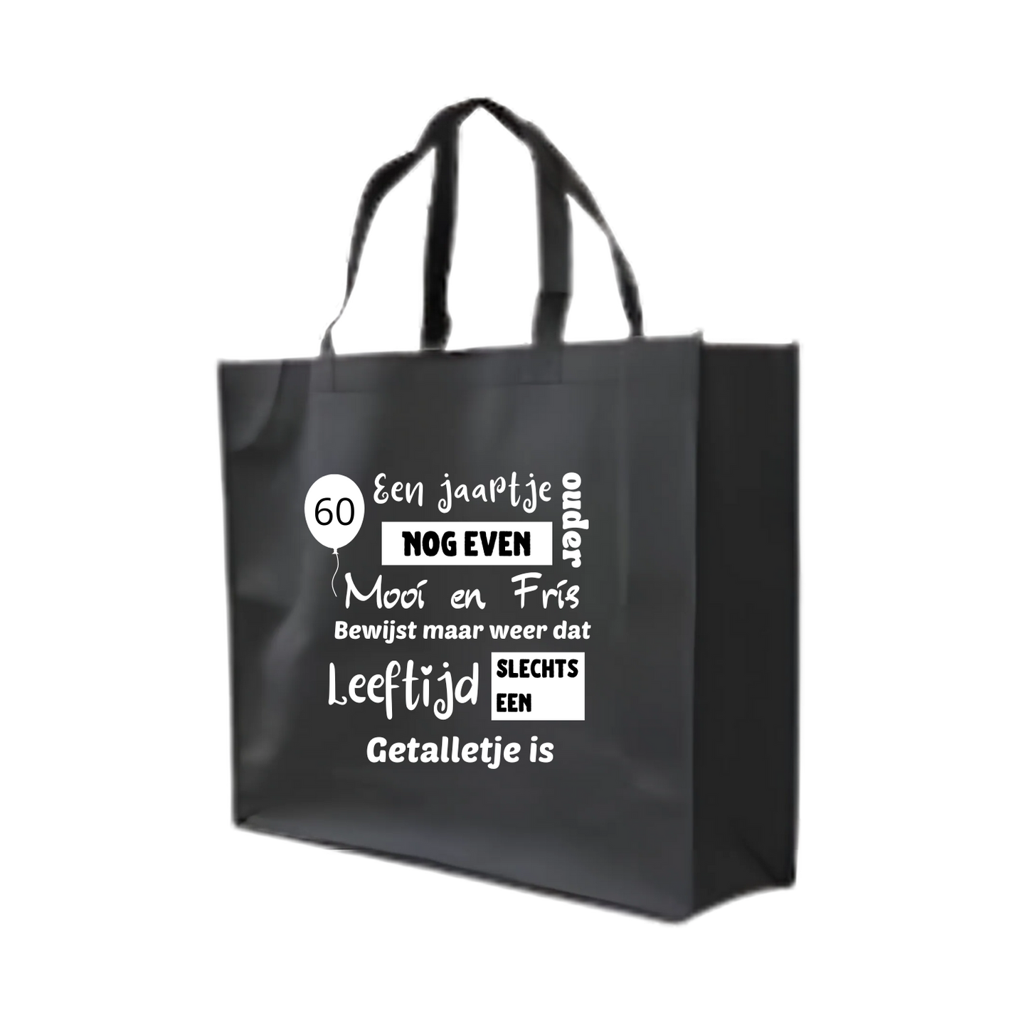 “Grote non-woven shopper met ludieke tekst "Een jaartje ouder" – herbruikbare cadeautas” gepersonaliseerd