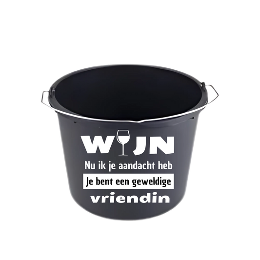 “Partybucket met tekst ‘wijn nu ik je aandacht heb, je bent een geweldige vriendin’ – Handmade by J”