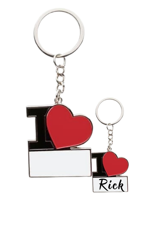 Metalen sleutelhanger met de tekst I love en dan kan er een gewenste naam toegevoegd worden