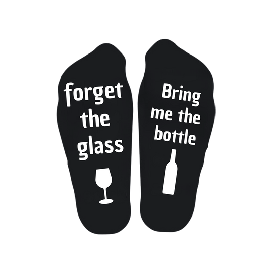 “Sokken met grappige tekst verdeeld over linker en rechter sok met de tekst "Forget the glass  / Bring me the bottle" – Handmade by J”