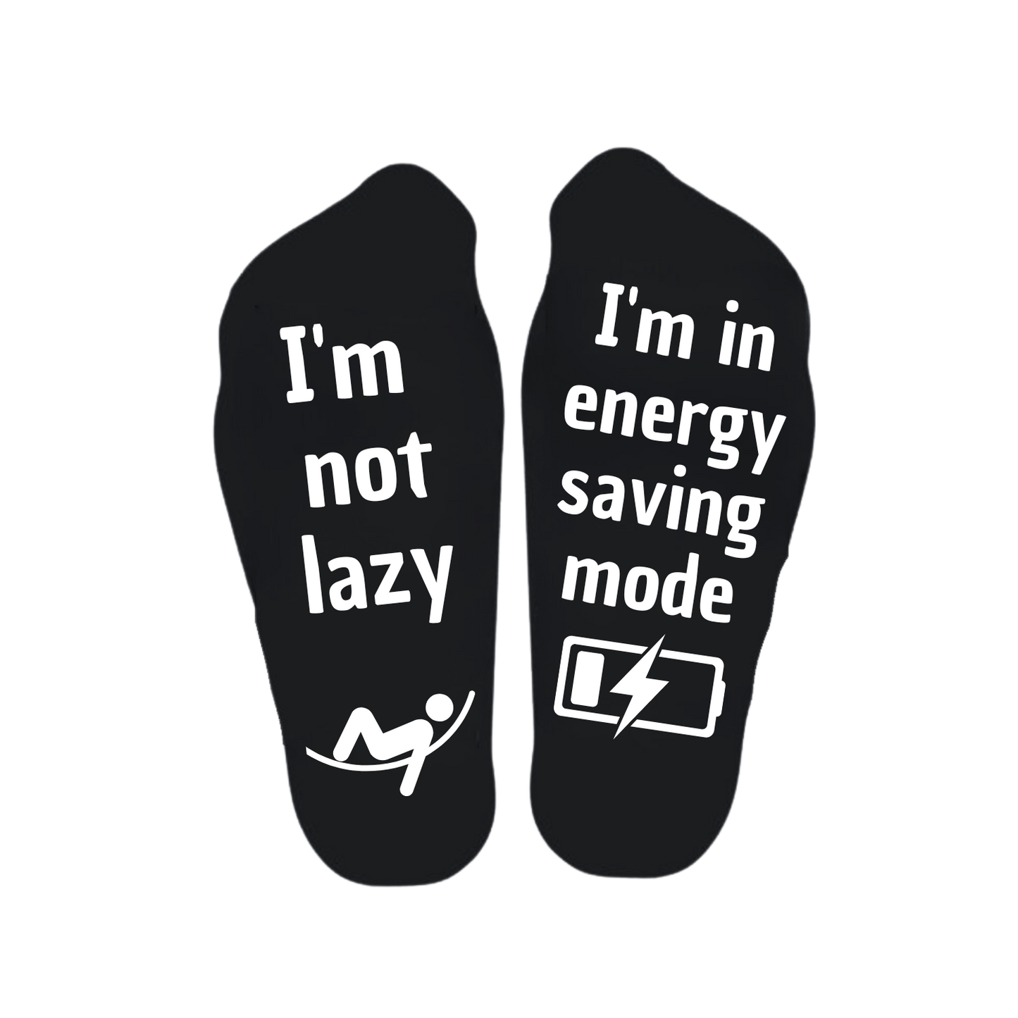 “Sokken met grappige tekst verdeeld over linker en rechter sok met de tekst "I'm not lazy / I'm in energy saving mode" – Handmade by J”