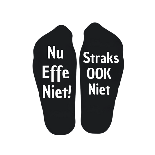 “Sokken met grappige tekst verdeeld over linker en rechter sok met de tekst "Nu effe niet / Staks ook niet" – Handmade by J”