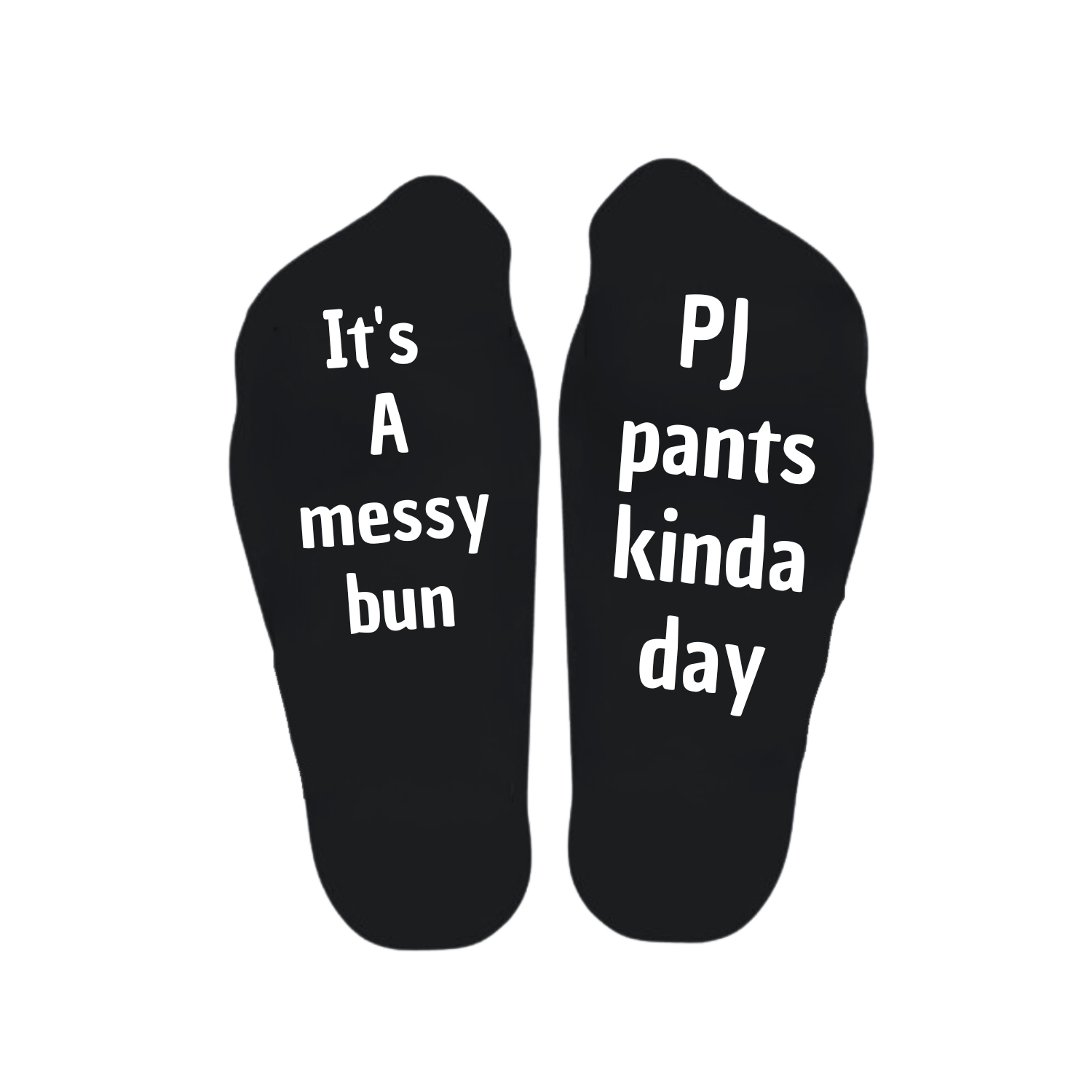 “Sokken met grappige tekst verdeeld over linker en rechter sok met de tekst "It's a messy bun/ Pj pants kinda day" – Handmade by J”