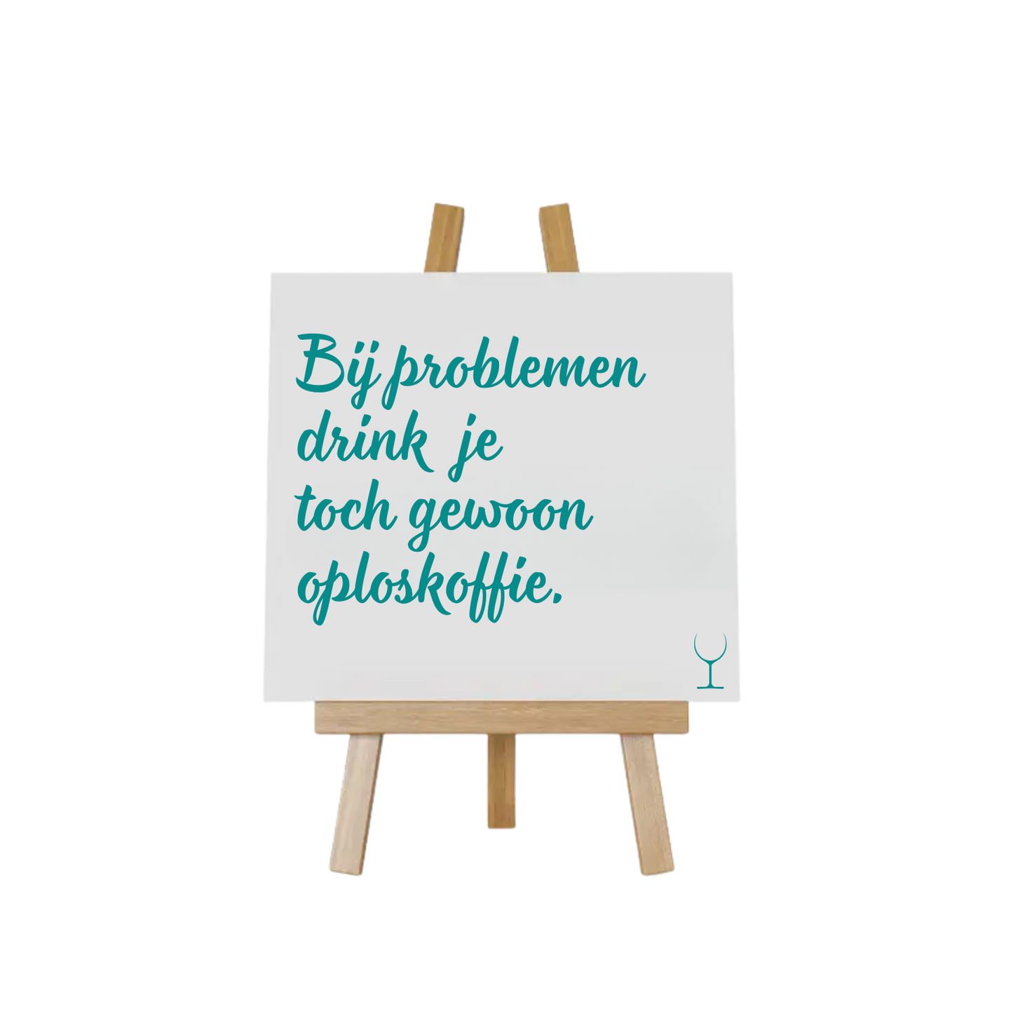 “Wit keramisch tegeltje 10x10 cm met grappige tekst "Bij problemen drink oploskoffie– Handmade by J”