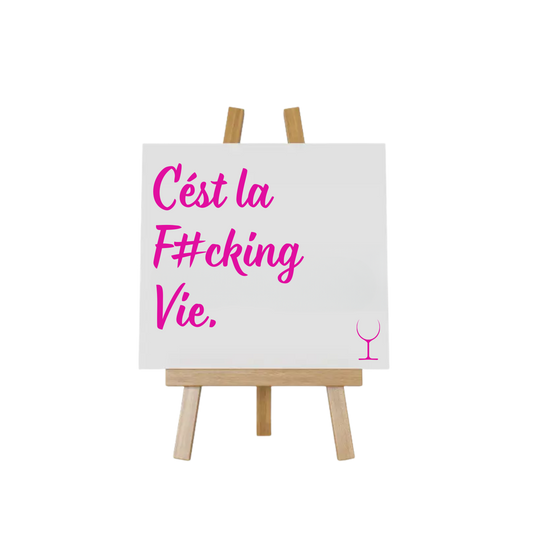 “Wit keramisch tegeltje 10x10 cm met grappige tekst "Cést la fu#cking Vie" – Handmade by J”
