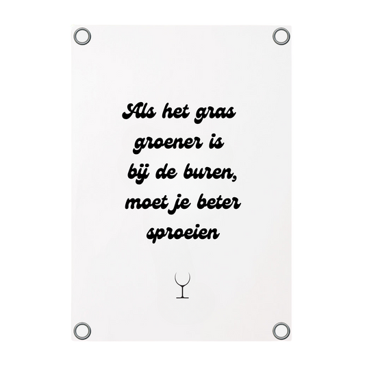 Tuinposter met de tekst Als het gras groener is bij de buren moet je beter sproeien