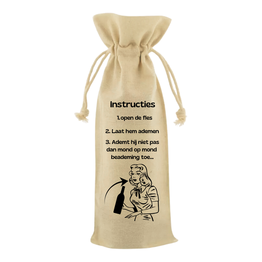 “Wijntas met tekst ‘Instructies’ – Handmade by J”