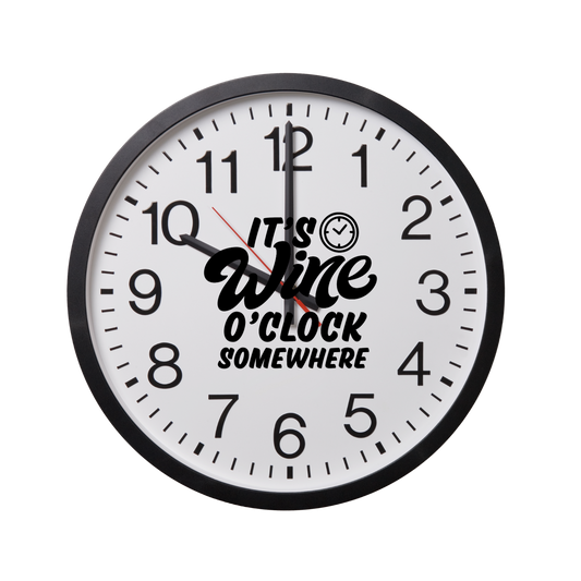 “Zwarte klok met tekst ‘It’s Wine O’Clock’ – Handmade by J”