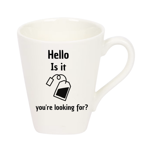 “Witte theemok met grappige tekst ‘Hello is it tea’ – Handmade by J”